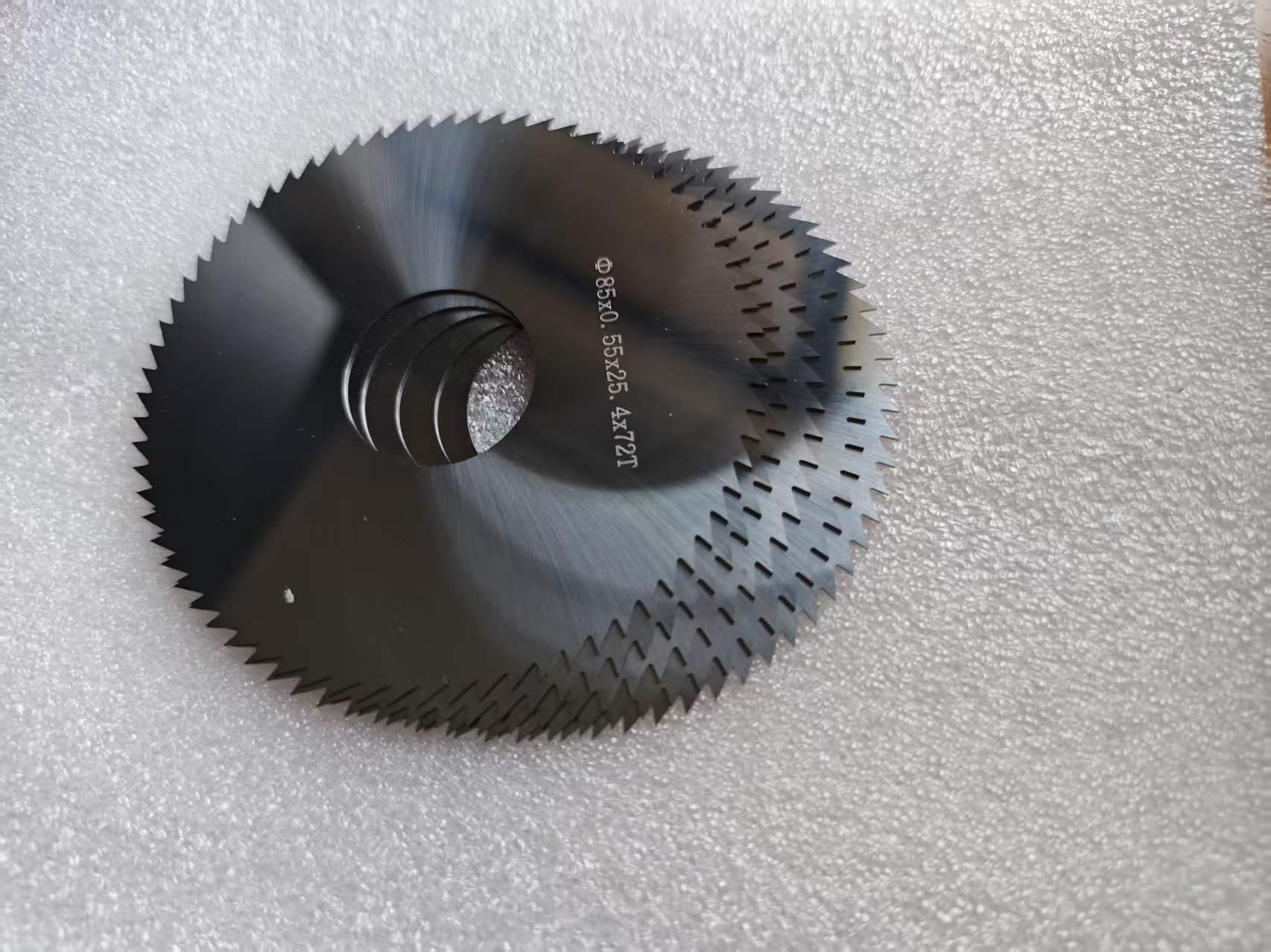 85 mm solid carbide saw cutter, 25.4 mm bore, 0.55 mm thickness, 72T for metal slitting